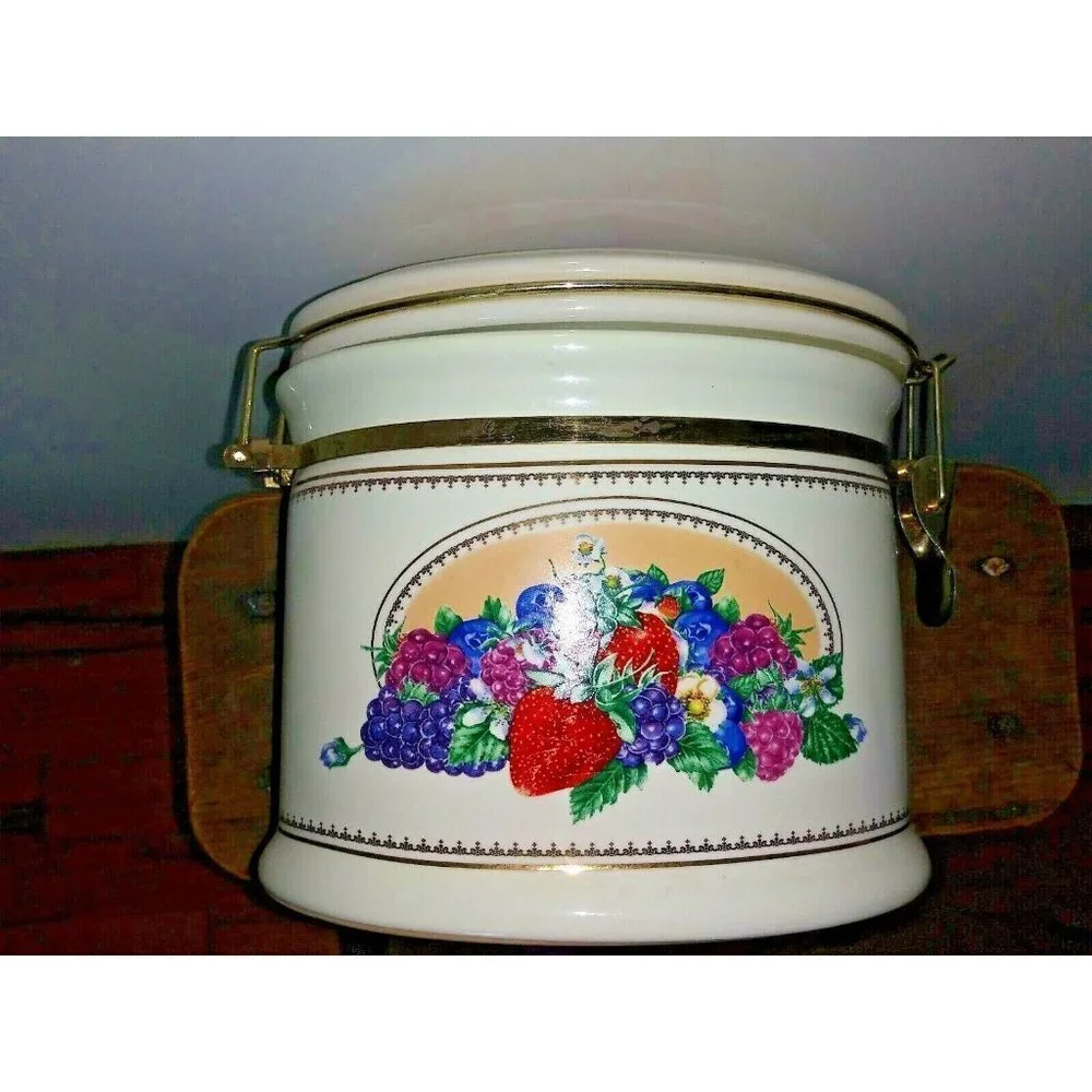 Knott's Berry Farm Strawberry Fruit LG Oval Ceramic Canister w/Gasket Sealed Lid
